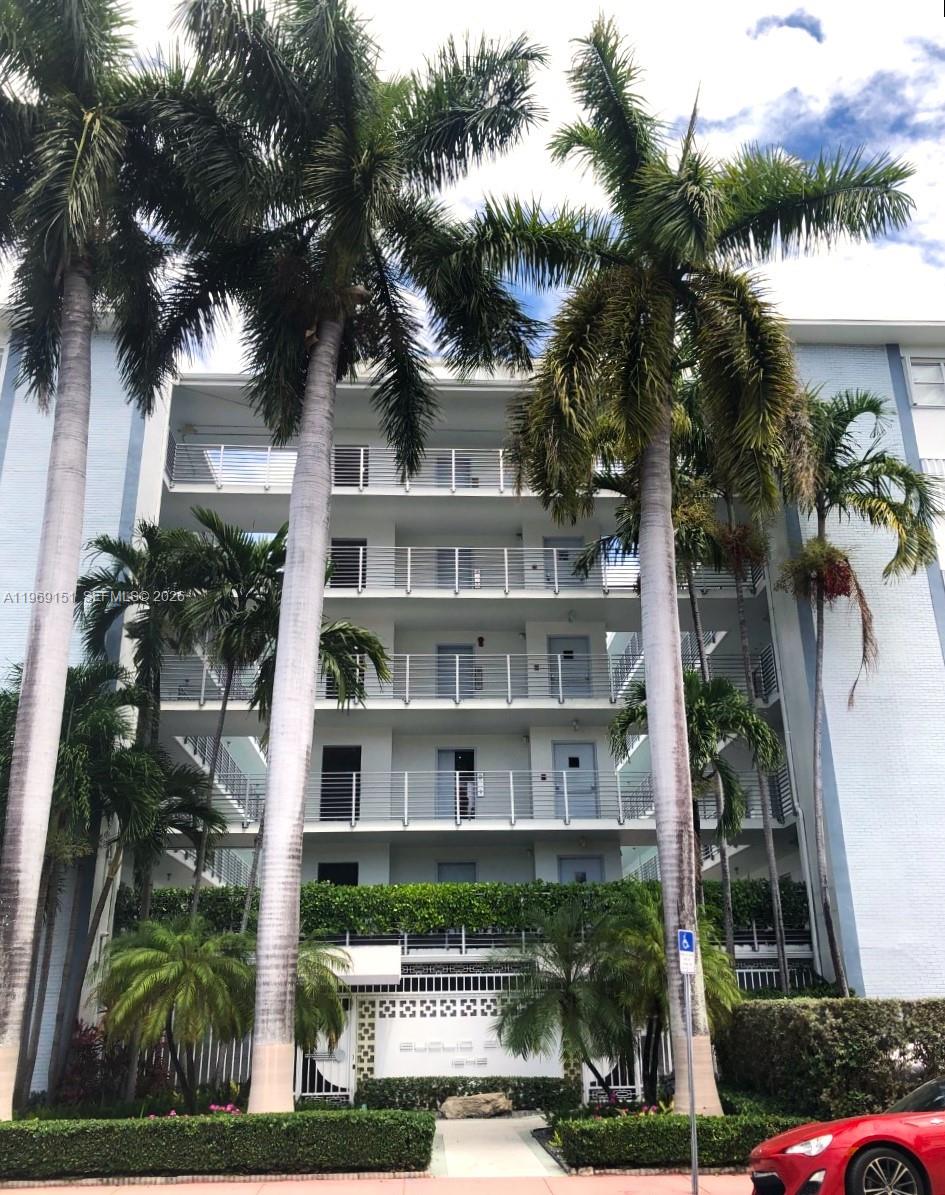 EUCLID EAST CONDOMINIUM - Residential Lease