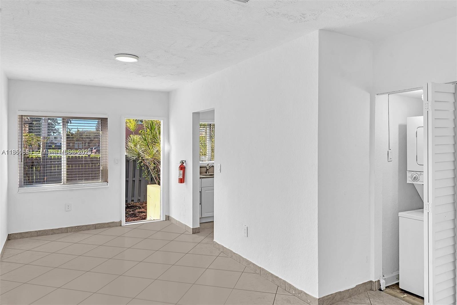 SUNSET PALM VILLAS CONDO - Residential