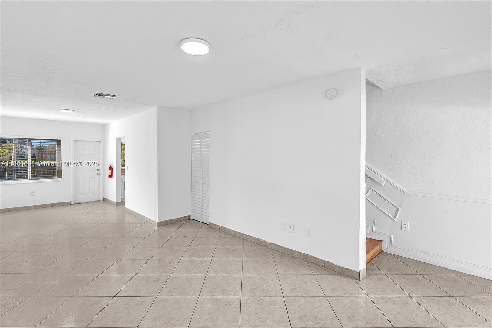 SUNSET PALM VILLAS CONDO - Residential