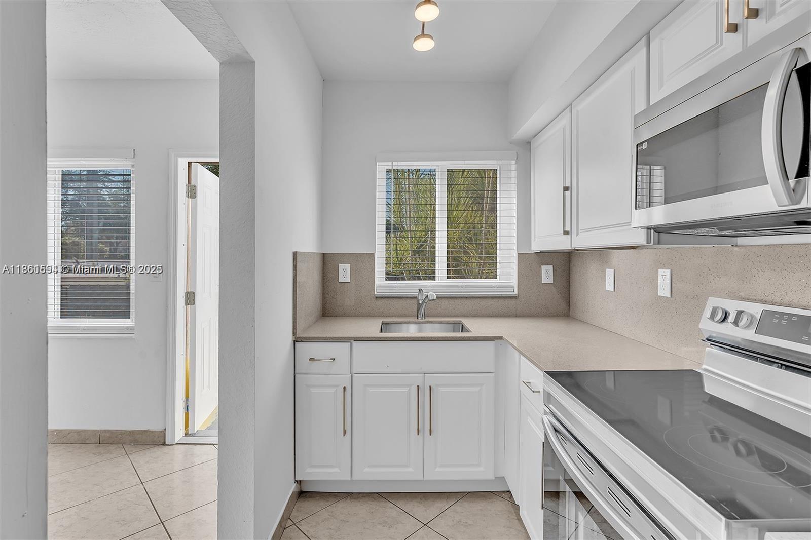SUNSET PALM VILLAS CONDO - Residential