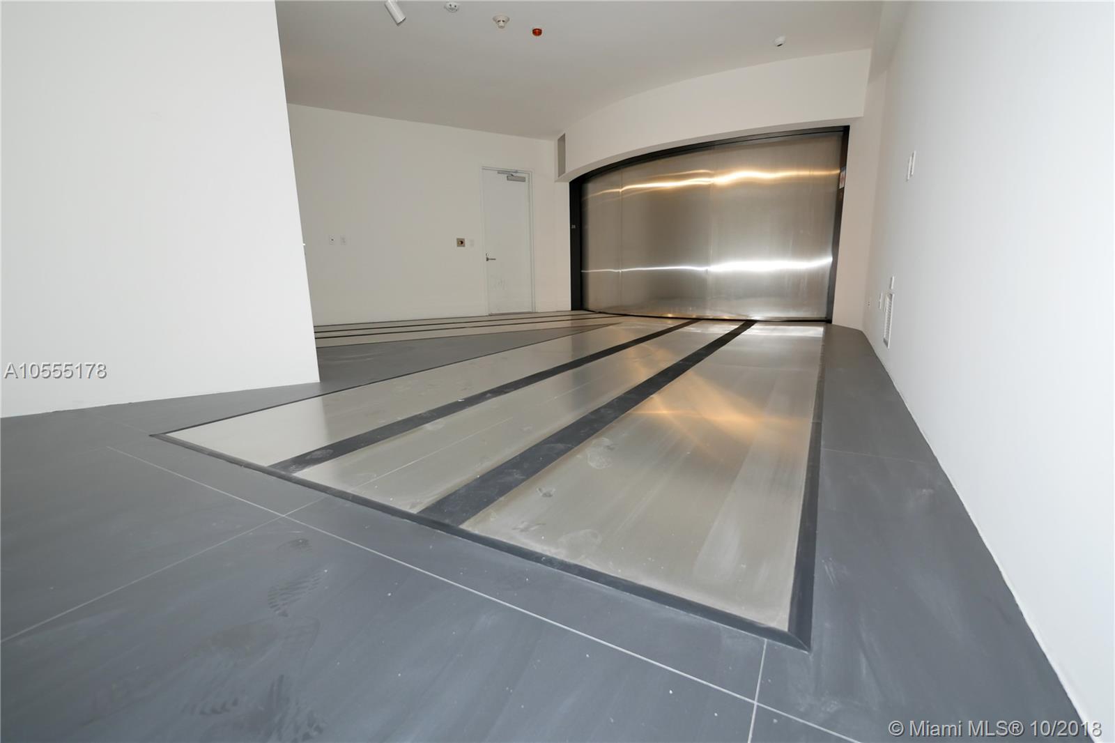 18555 COLLINS AVENUE - Residential