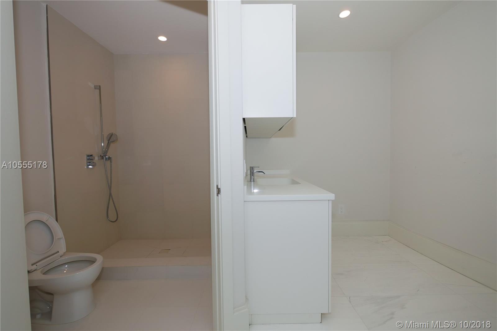 18555 COLLINS AVENUE - Residential