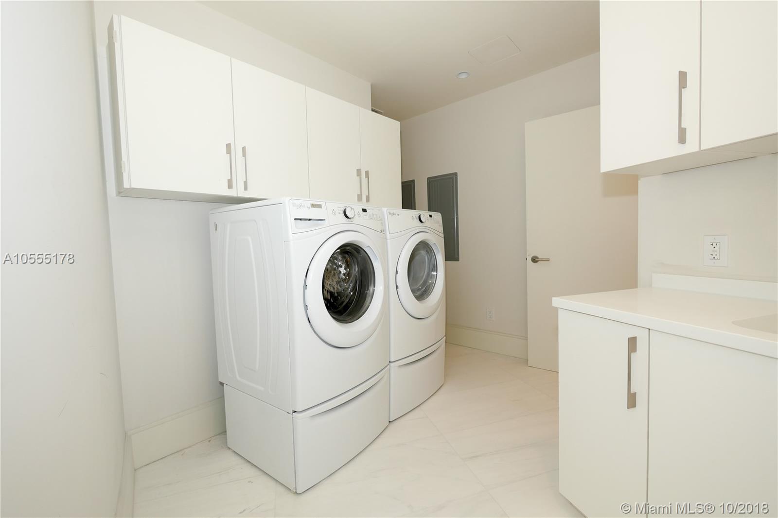 18555 COLLINS AVENUE - Residential