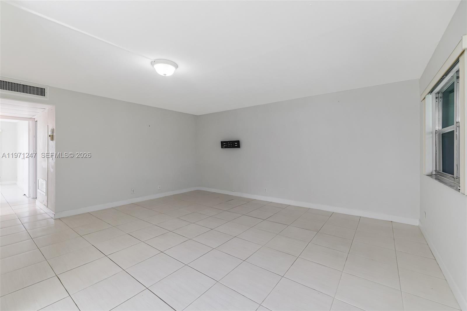 KINGS POINT SAXONY CONDOS - Residential