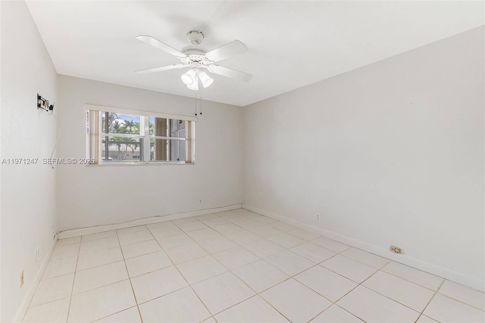 KINGS POINT SAXONY CONDOS - Residential