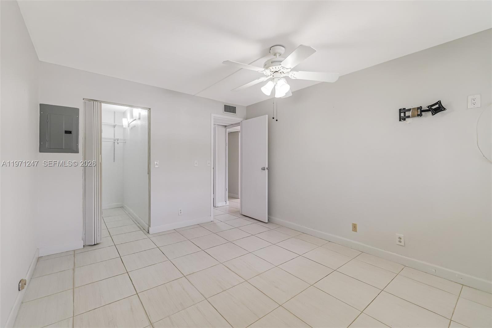 KINGS POINT SAXONY CONDOS - Residential