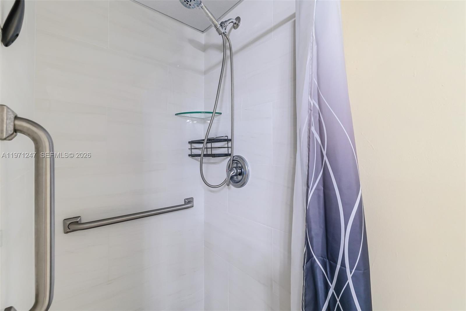 KINGS POINT SAXONY CONDOS - Residential