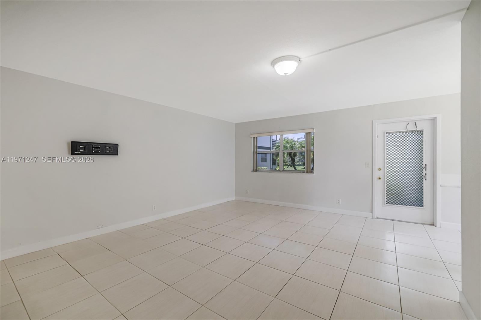 KINGS POINT SAXONY CONDOS - Residential
