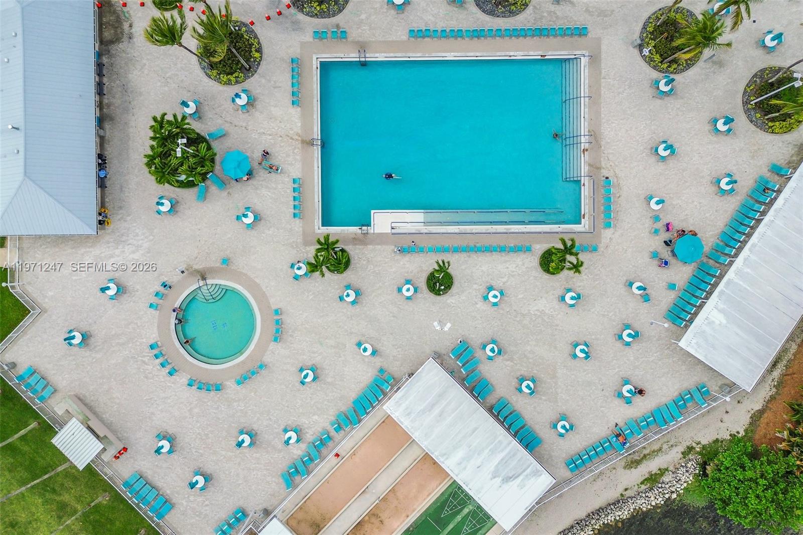 KINGS POINT SAXONY CONDOS - Residential