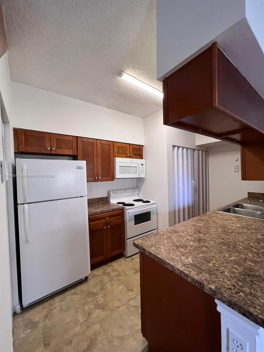 LA HACIENDA COUNTRY CLUB - Residential