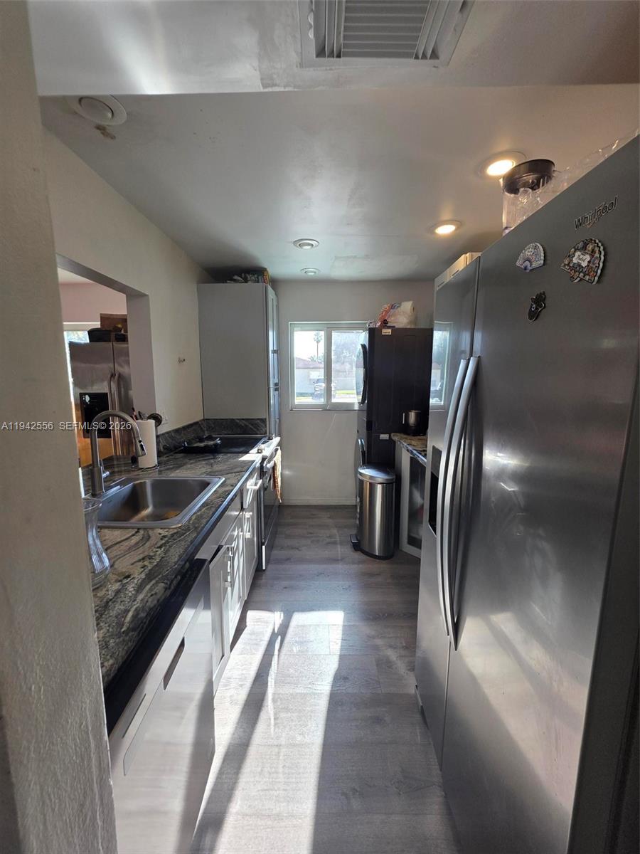 POINT ROYALE CONDO NO 9 - Residential Lease