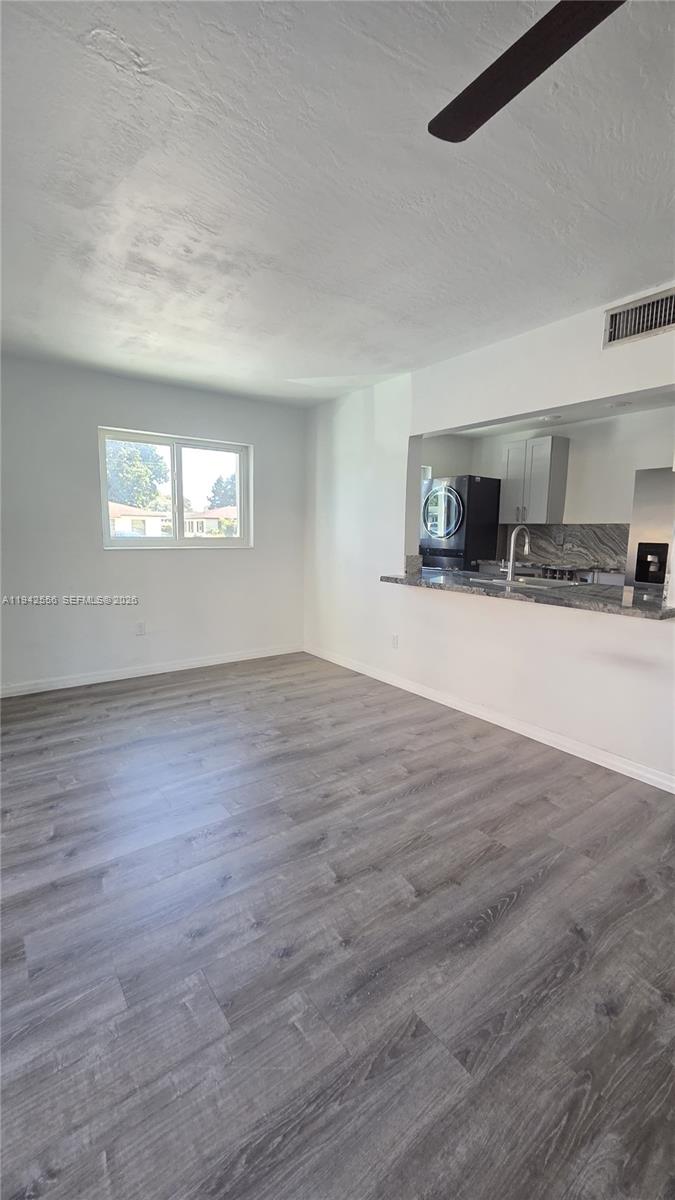 POINT ROYALE CONDO NO 9 - Residential Lease