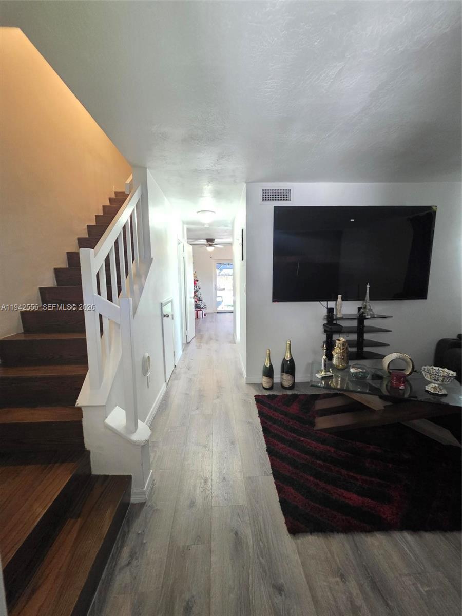 POINT ROYALE CONDO NO 9 - Residential Lease