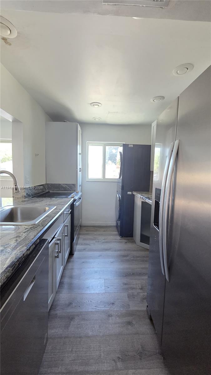 POINT ROYALE CONDO NO 9 - Residential Lease