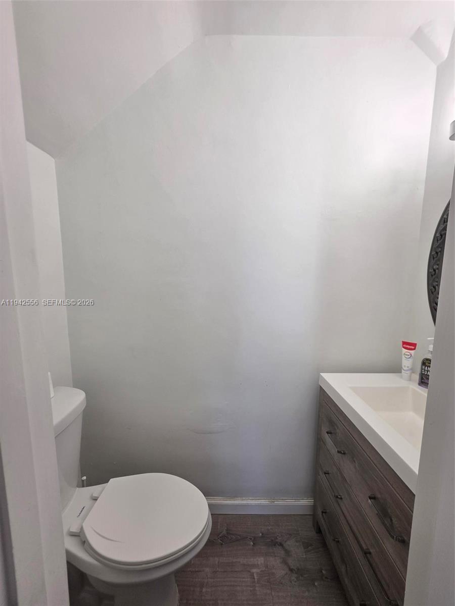 POINT ROYALE CONDO NO 9 - Residential Lease