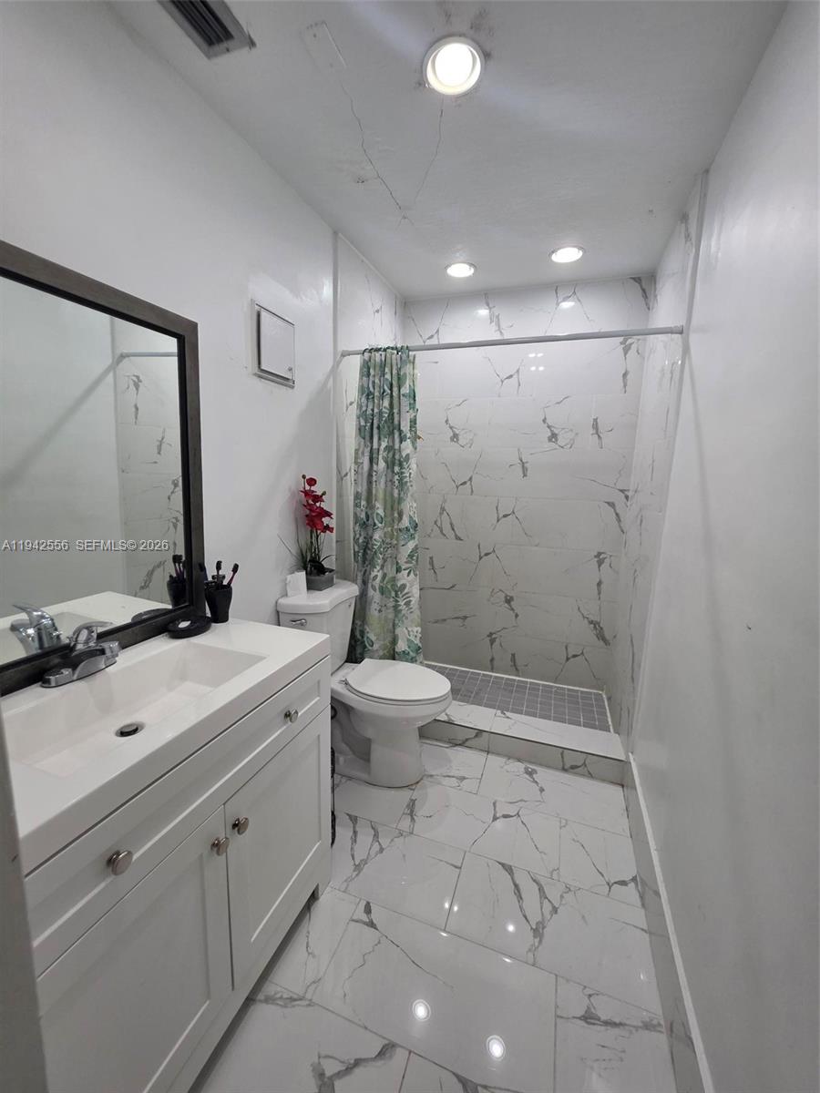 POINT ROYALE CONDO NO 9 - Residential Lease