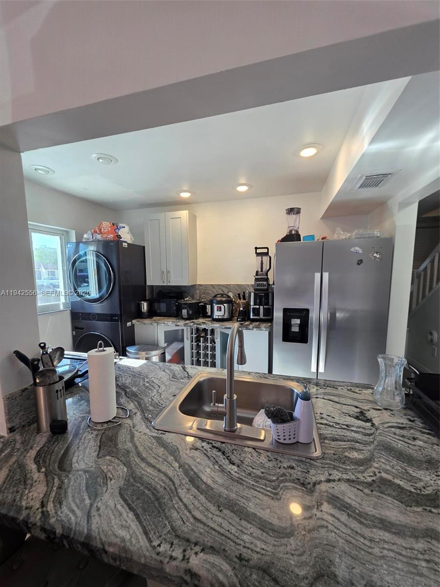 POINT ROYALE CONDO NO 9 - Residential Lease