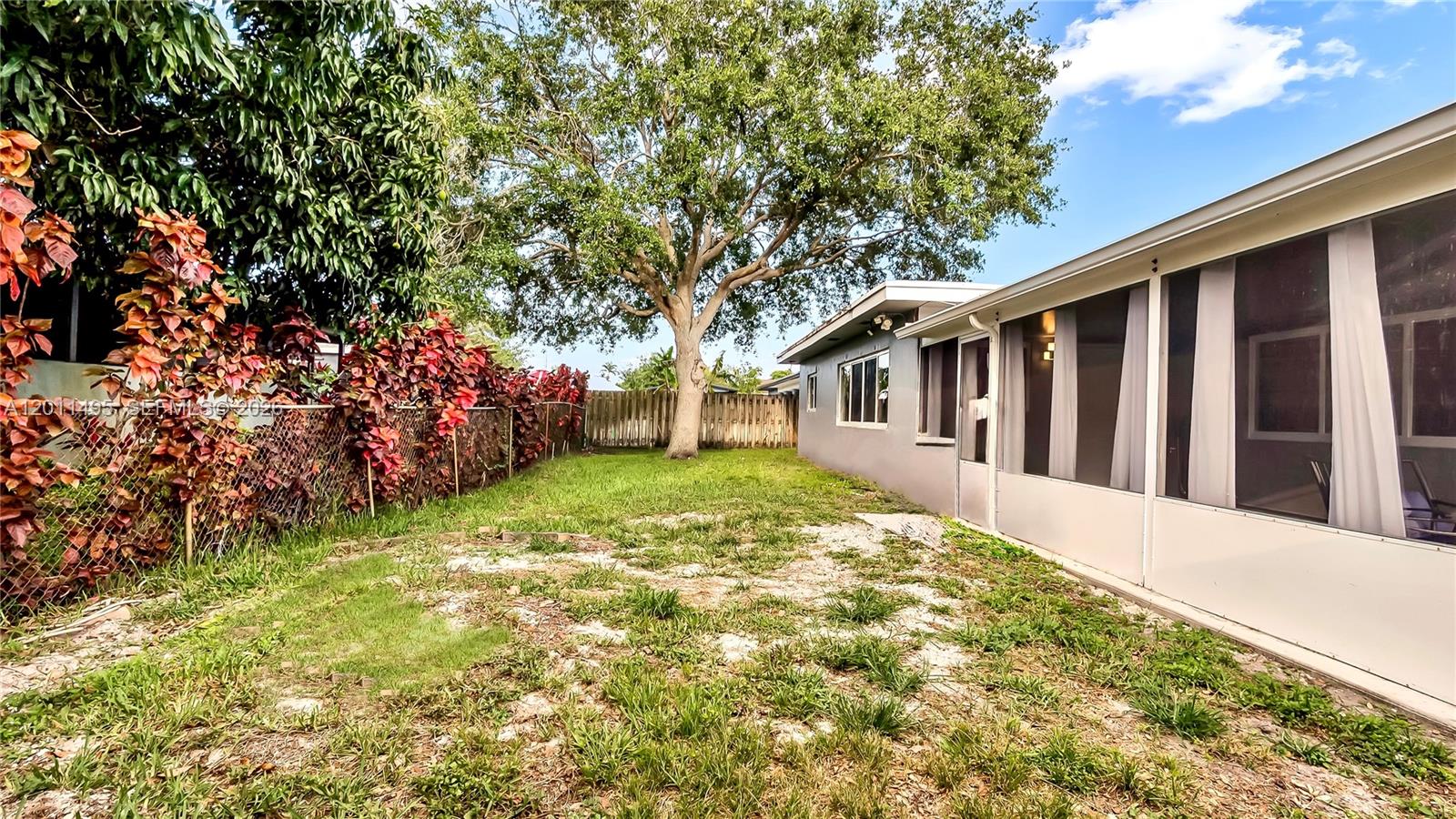 PASADENA LAKES SOUTH - Residential