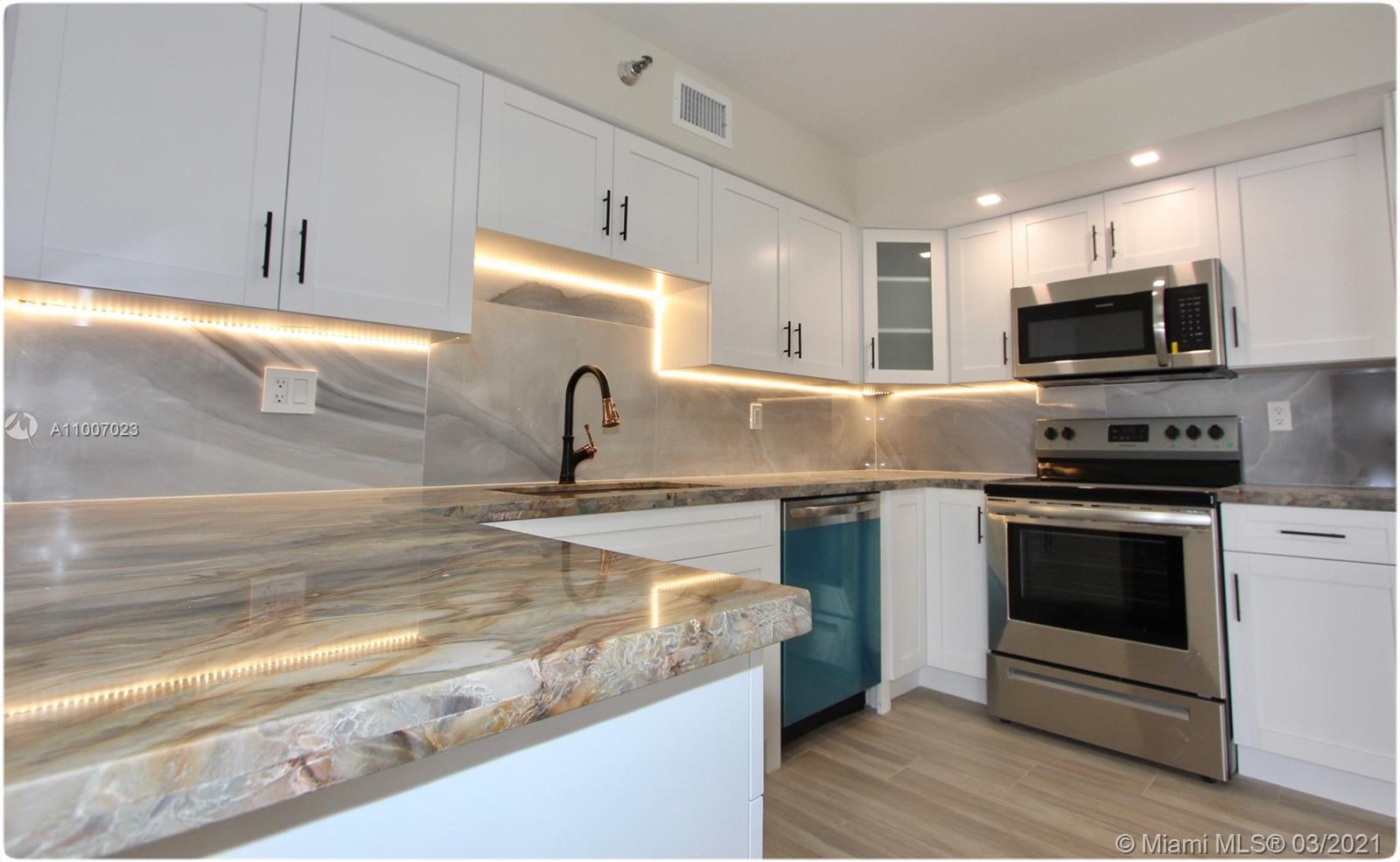 MYSTIC POINTE TOWER 400 C - Residential