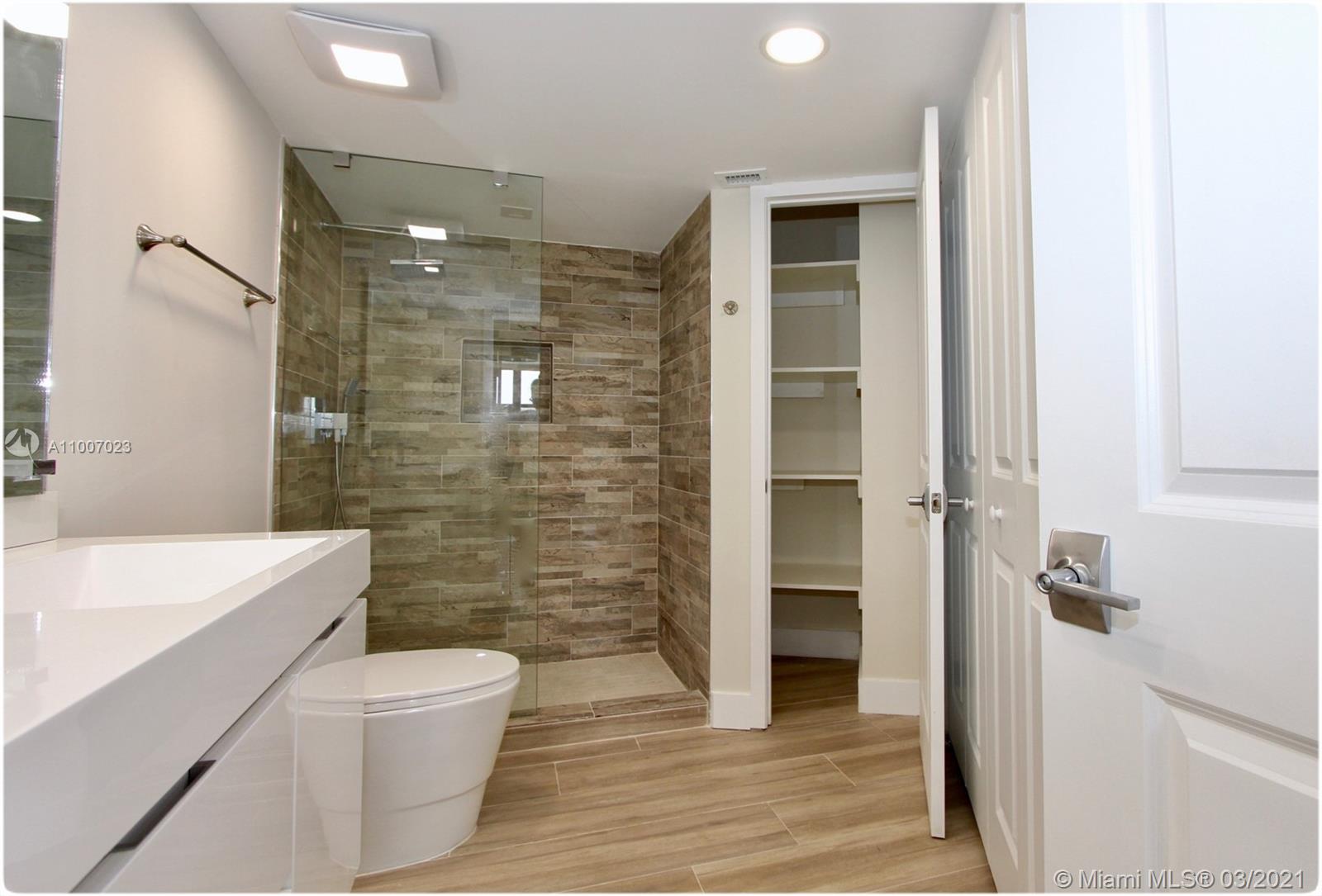 MYSTIC POINTE TOWER 400 C - Residential