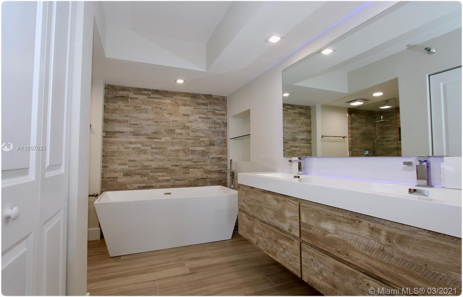 MYSTIC POINTE TOWER 400 C - Residential