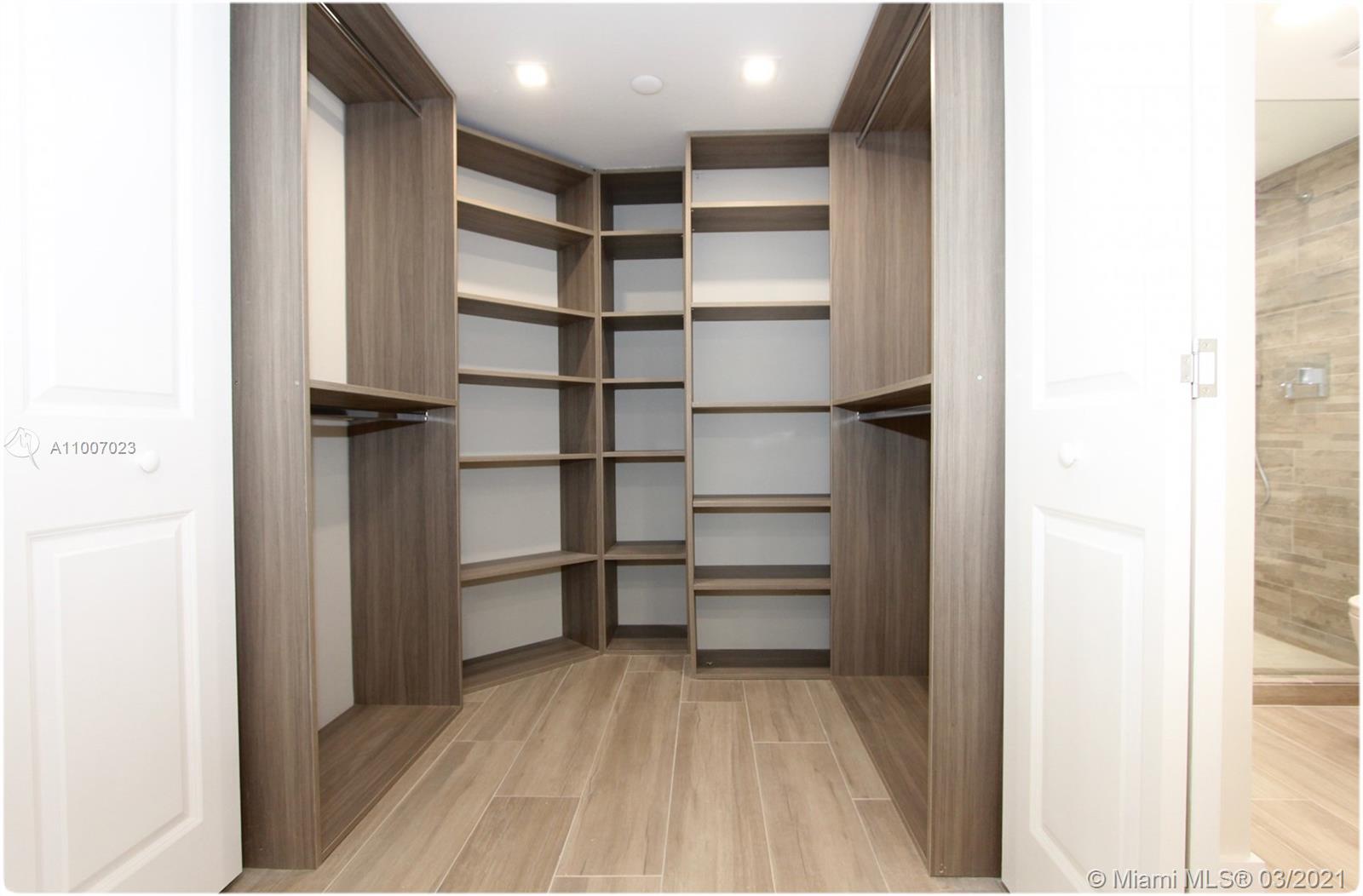 MYSTIC POINTE TOWER 400 C - Residential