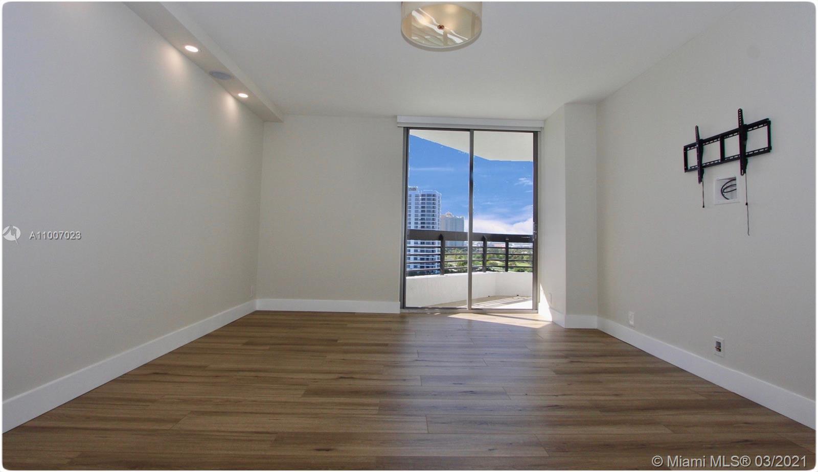 MYSTIC POINTE TOWER 400 C - Residential