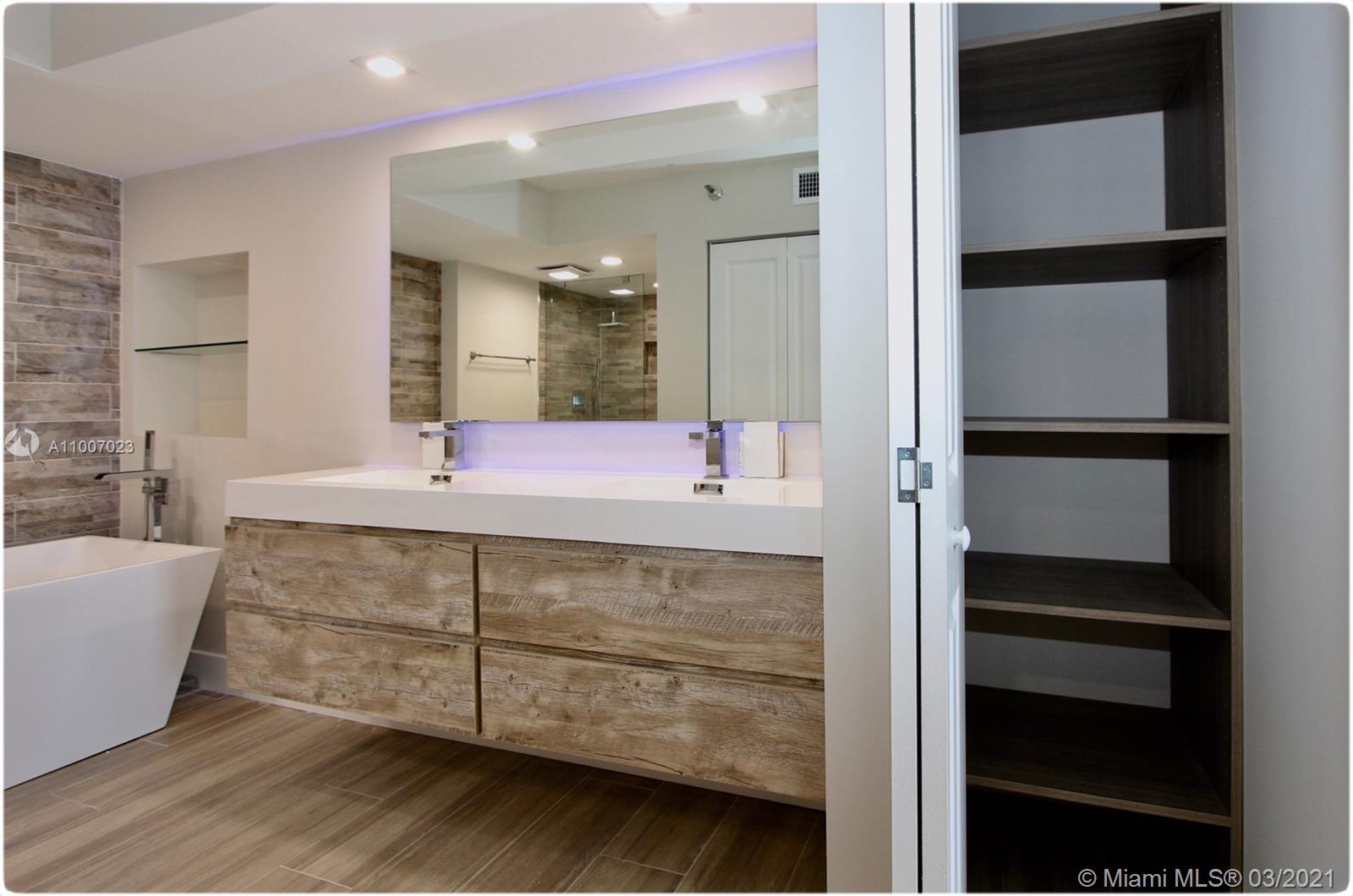MYSTIC POINTE TOWER 400 C - Residential