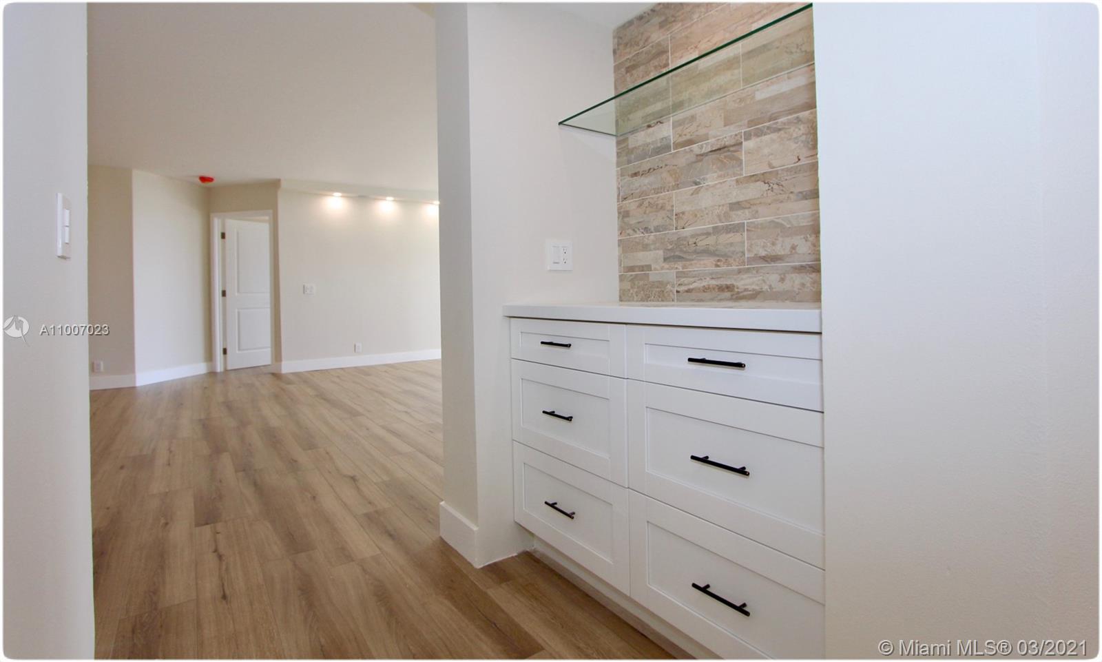 MYSTIC POINTE TOWER 400 C - Residential