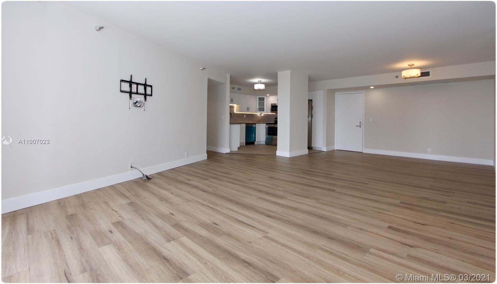MYSTIC POINTE TOWER 400 C - Residential