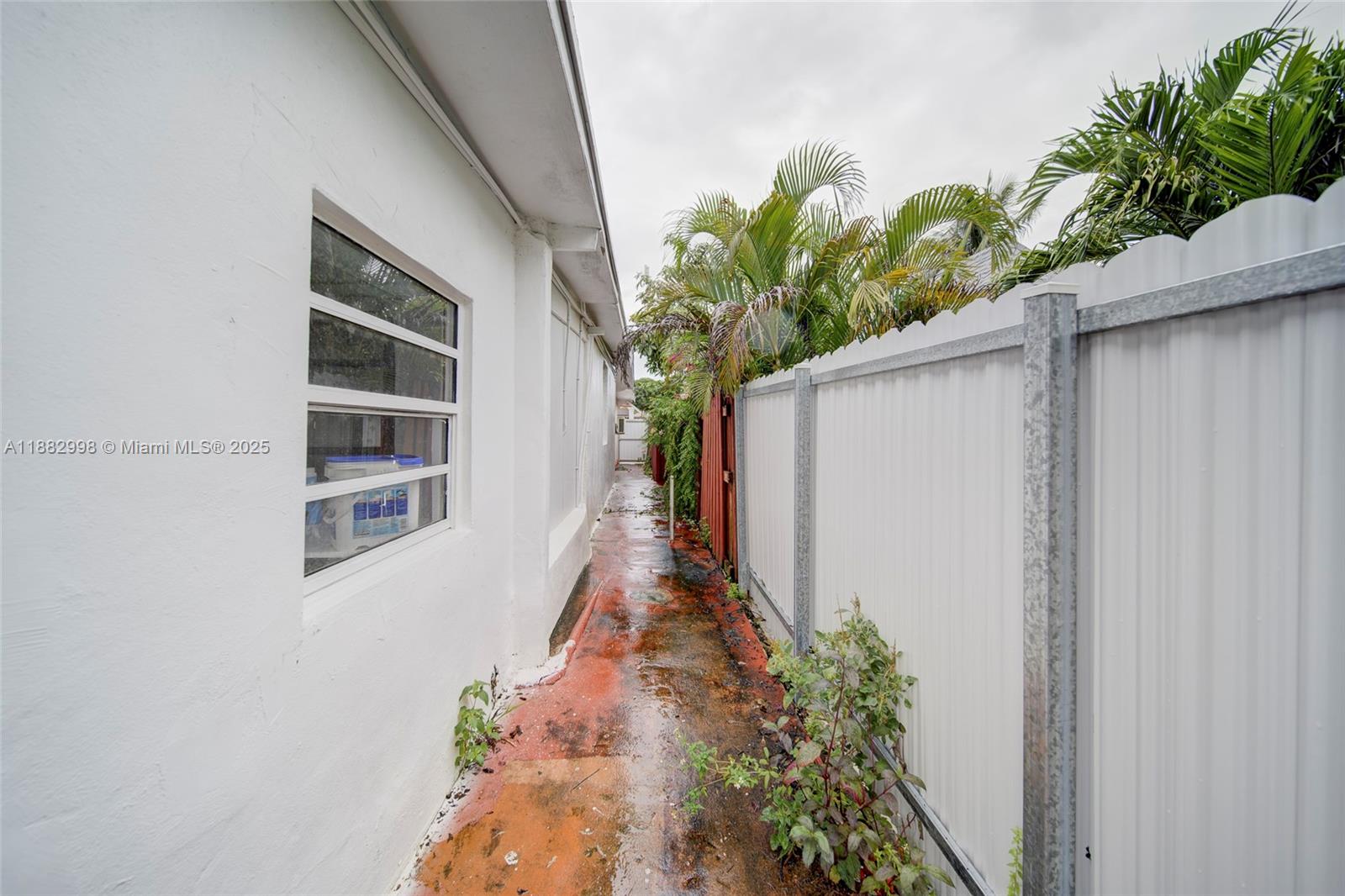 MIAMI GARDENS MANOR SEC 3 - Residential