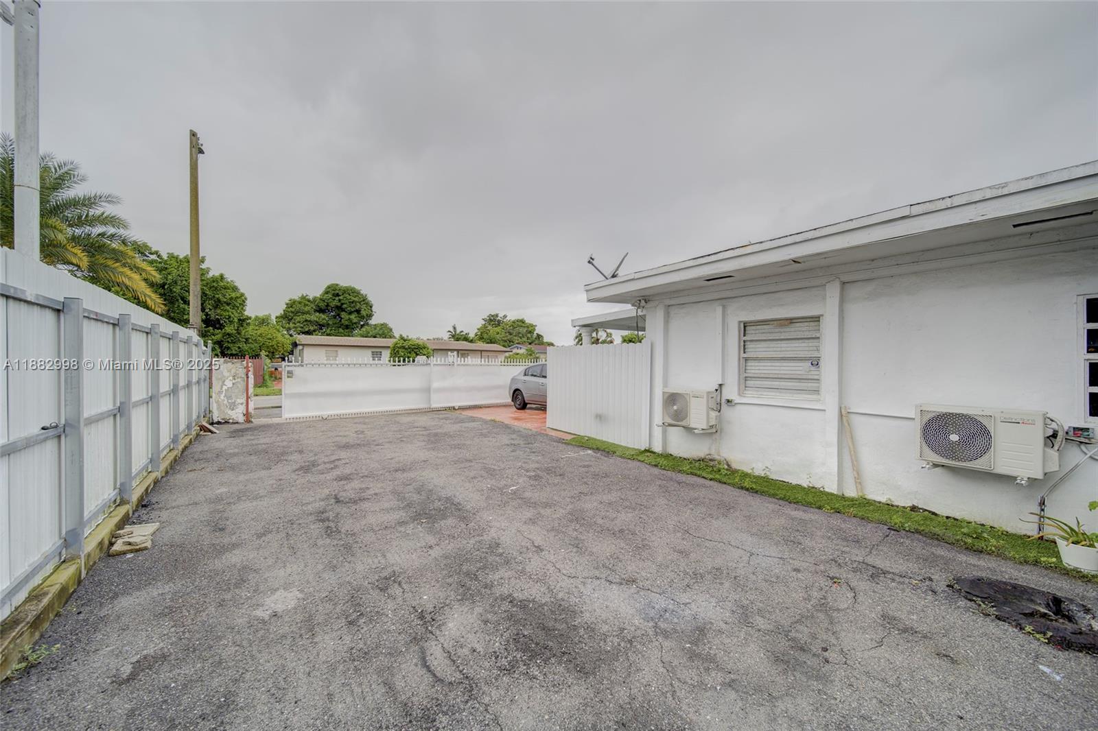MIAMI GARDENS MANOR SEC 3 - Residential