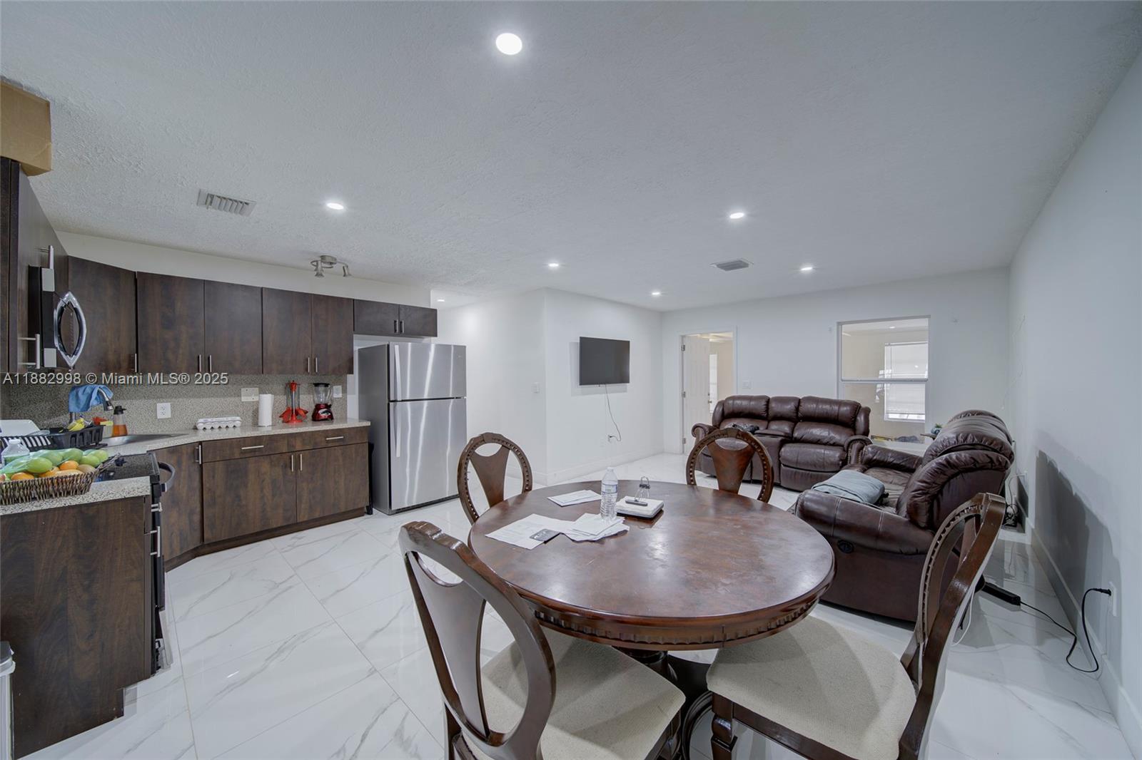 MIAMI GARDENS MANOR SEC 3 - Residential