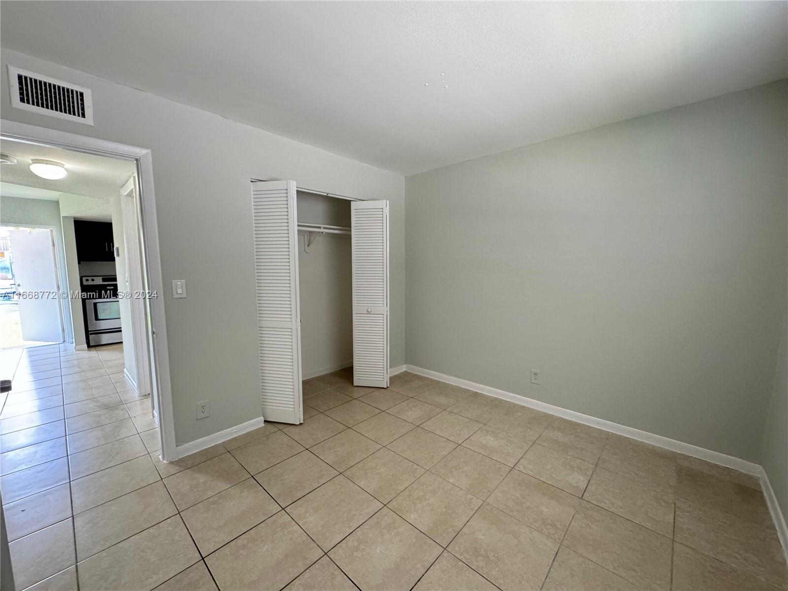 COURTS AT OAKLAND PARK - Residential Lease