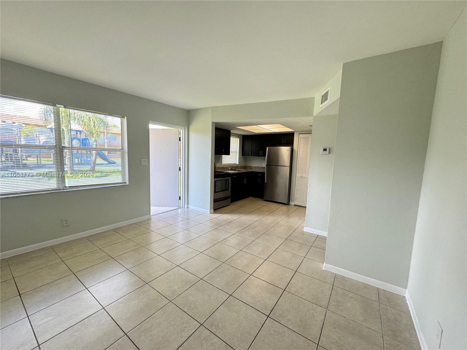 COURTS AT OAKLAND PARK - Residential Lease