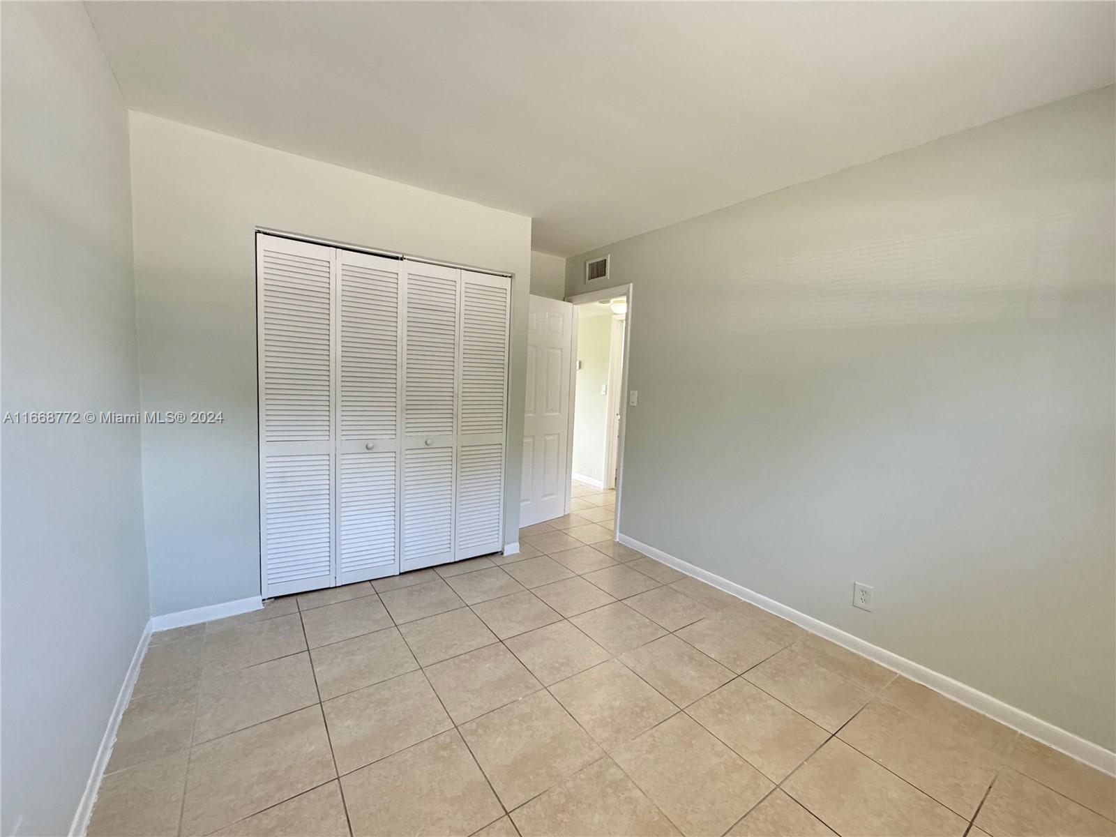 COURTS AT OAKLAND PARK - Residential Lease