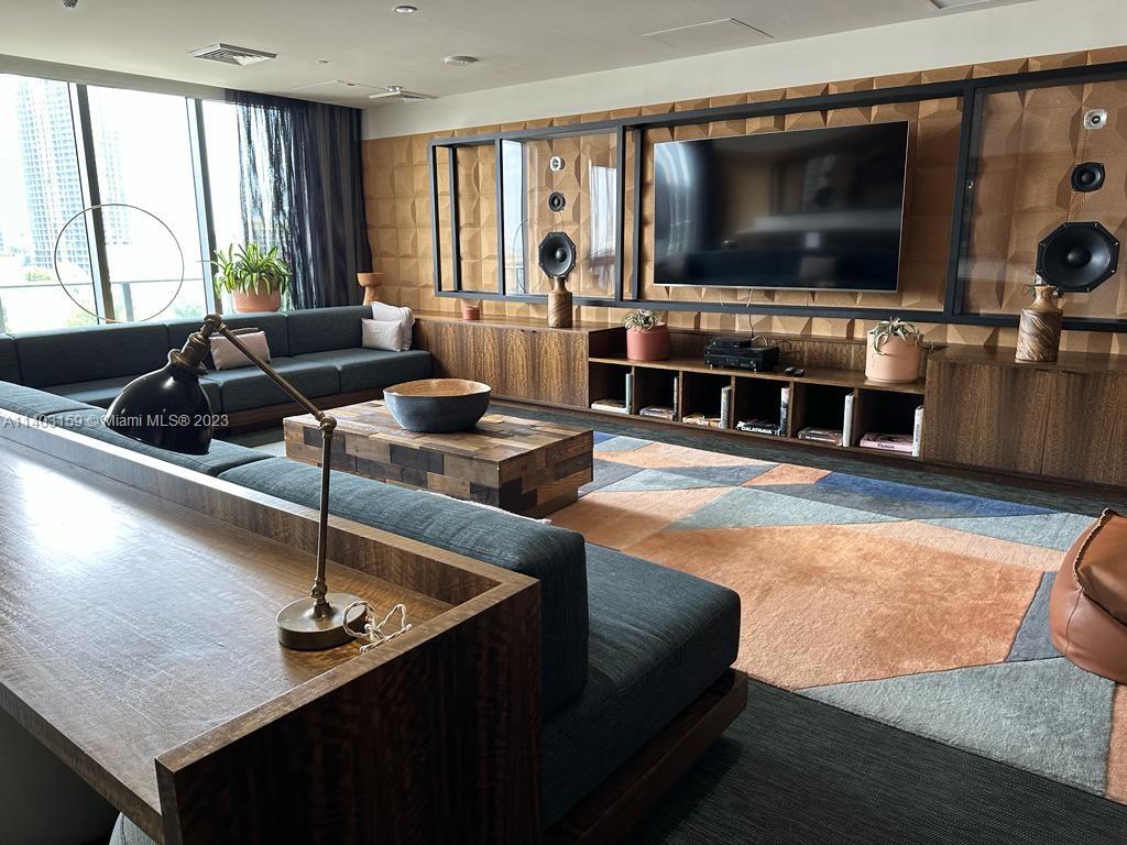 3401 MIDTOWN CONDO - Residential