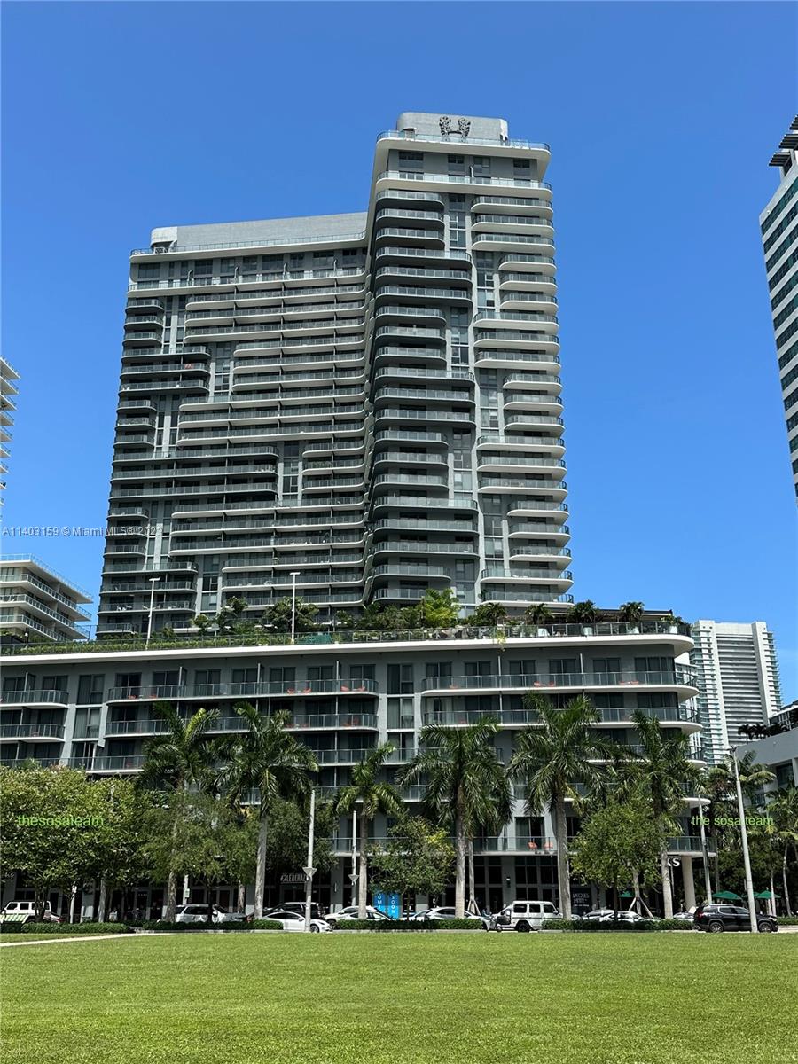 Amazing corner unit in Hyde Midtown!  Fantastic location!  Huge Balcony! Enjoy the best amenities: gorgeous pool lounge, Spa, Tennis court, mini golf area, pool, restaurant, gym with spinning studio, movie theater, kids area, business center, and more. 24/7 Concierge and valet parking. Walk to so many restaurants, cafes, shopping, walking distance to Miami District Design!  Close to 1-95, Miami Beach. Valet parking.