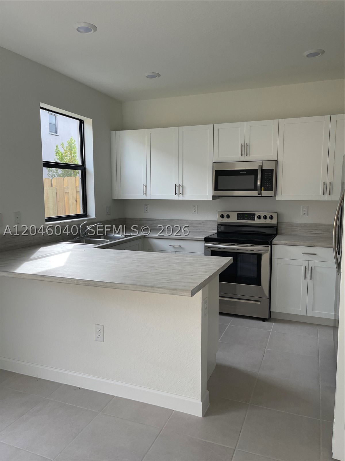 VIA VENTURA NEIGHBORHOOD - Residential Lease