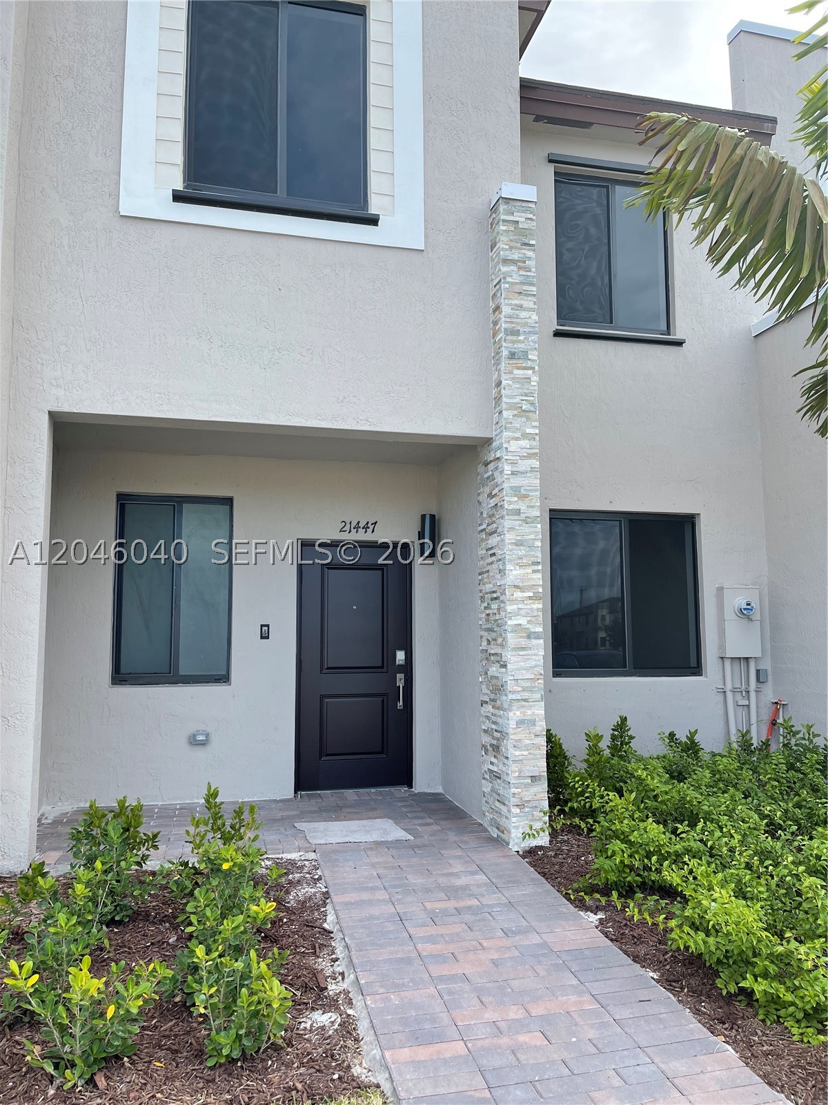 Spectacular Villa at Ramblas at Via Ventura. 3 bedrooms, 2 full bathrooms and 1 guest bathroom on the ground floor. Washer and Dryer in the unit. This unit is located in front of the park so it has more privacy. It has 2 assigned parking spaces in the front of the house. The association requires a credit score of 650, a clean background (commercial and police) and 3 times the rent as monthly income. Come to see this beautiful unit and make it your home....