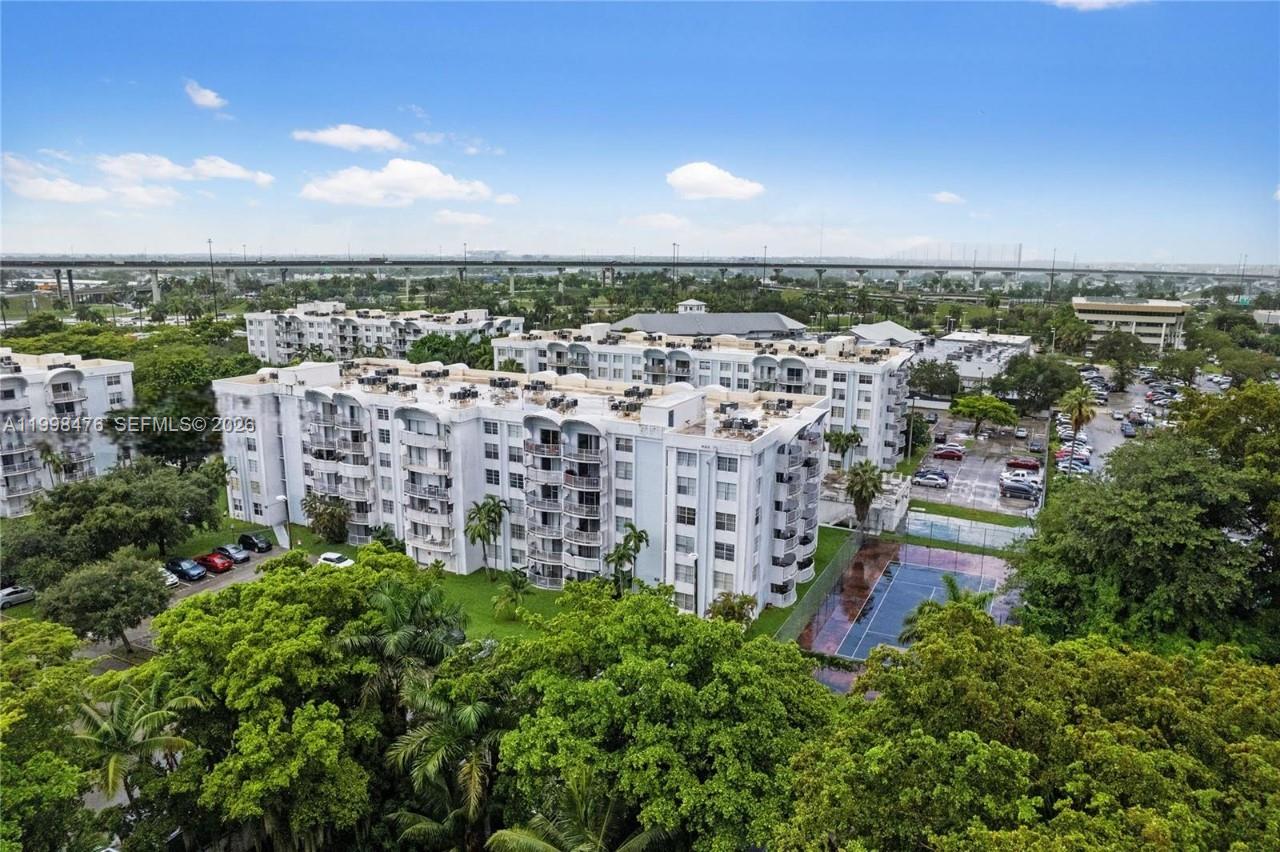 Great investment opportunity or primary residence. Spacious and fully renovated 2 Bed | 2 Bath 6th Floor corner
unit with terrace. Enjoy great amenities, including beautiful pool area, gym, club house a tennis and basketball
courts, and a conference room. All within a secure gated community in an excellent location in Miami, minutes
away from restaurants, shopping centers, and major highways. Landry facilities on each floor. No rental
restrictions, can be rented immediately after purchase. Tenant occupied on month-to-month lease, paying $1900/MONTH This rent is below market.
