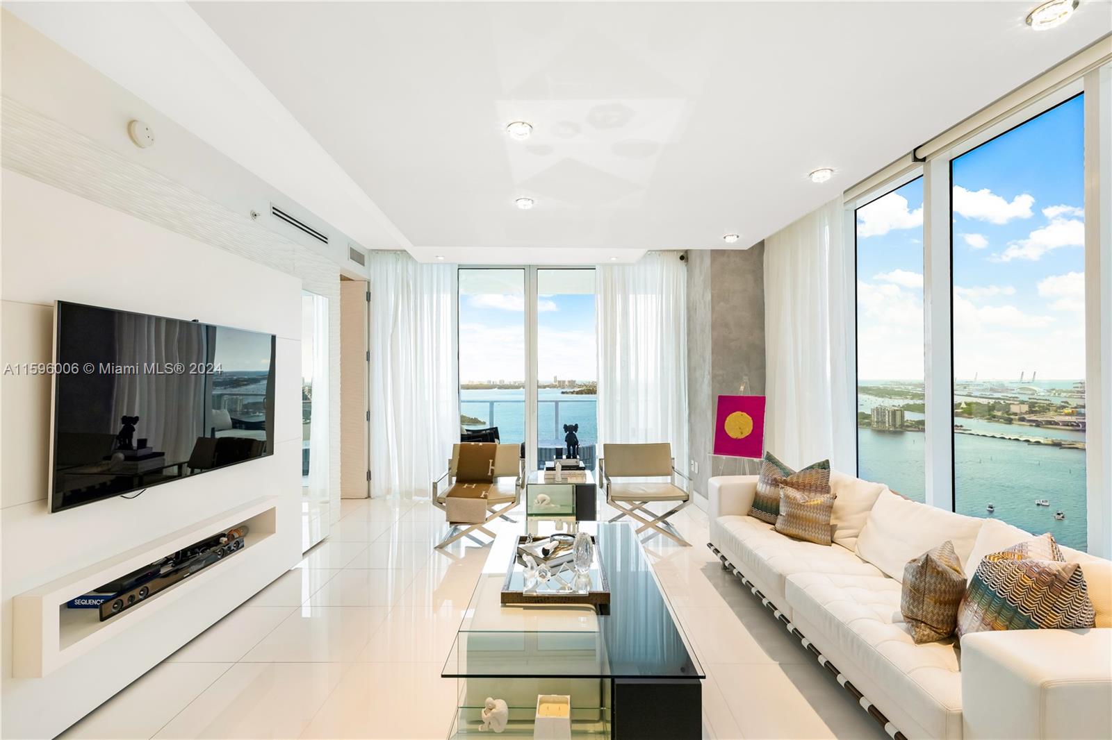 PARAMOUNT BAY CONDO - Residential