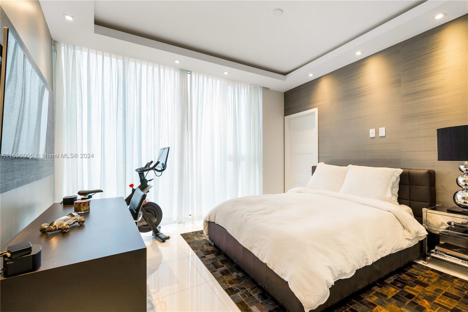 PARAMOUNT BAY CONDO - Residential