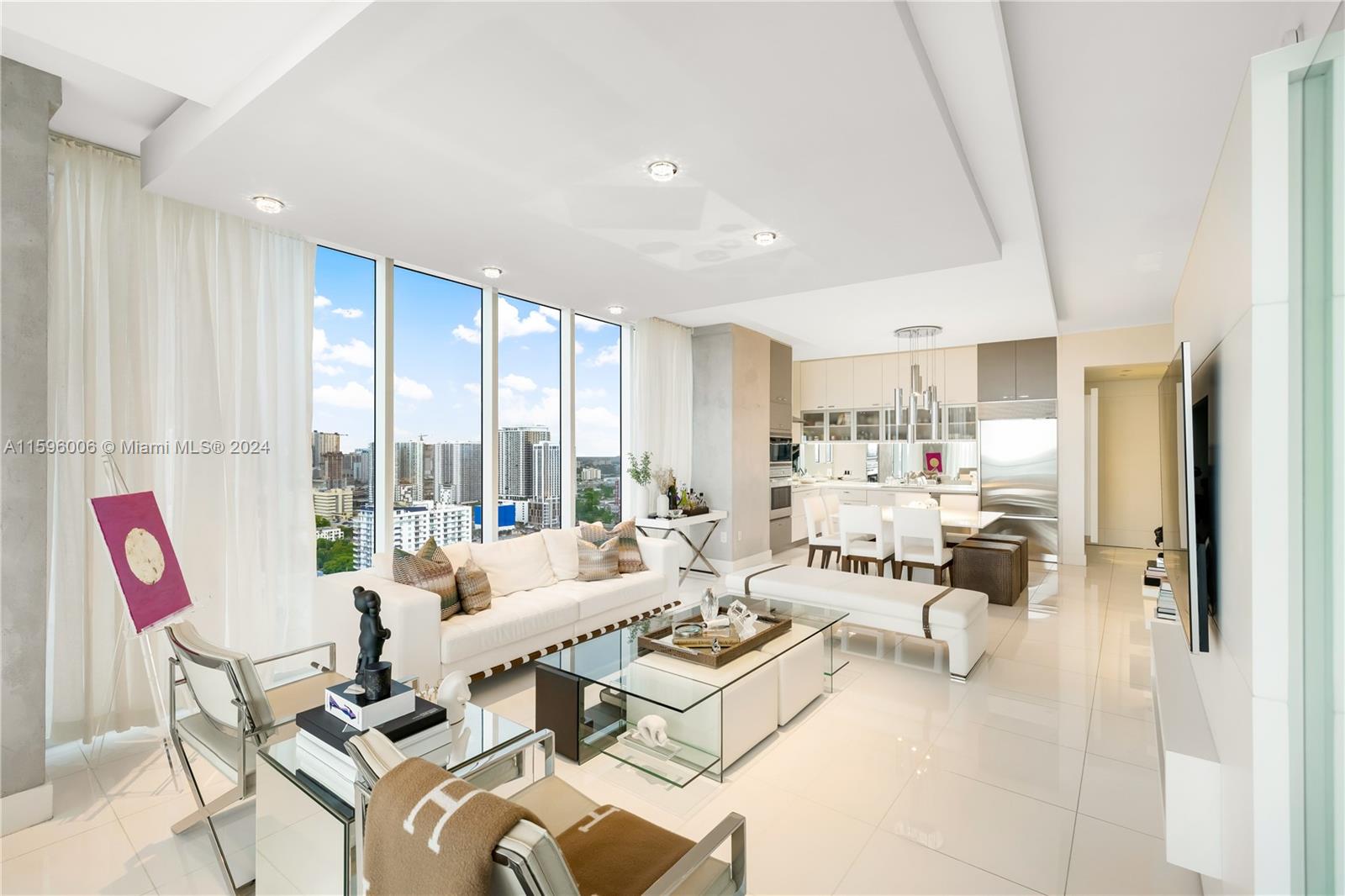 PARAMOUNT BAY CONDO - Residential