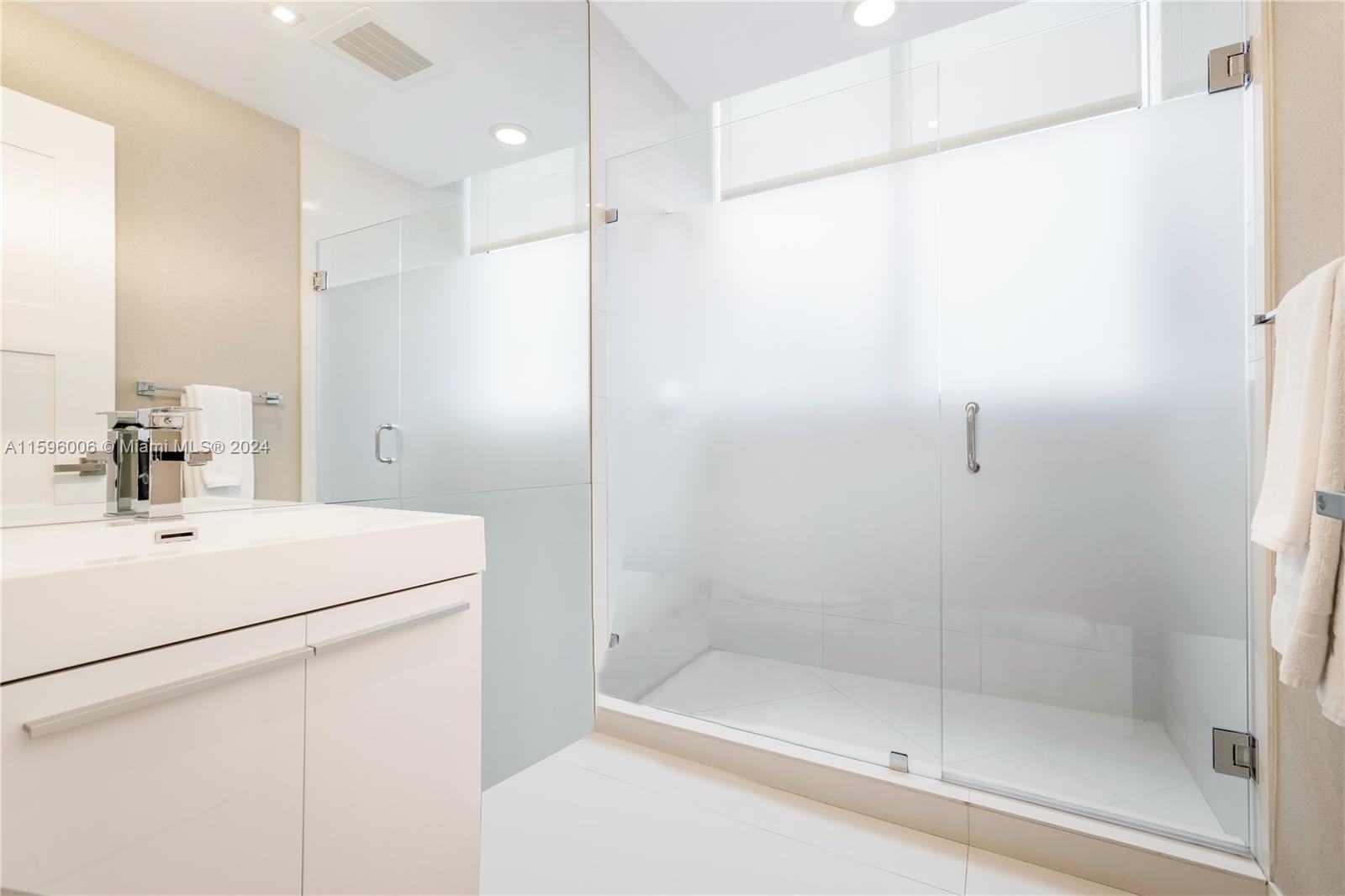 PARAMOUNT BAY CONDO - Residential