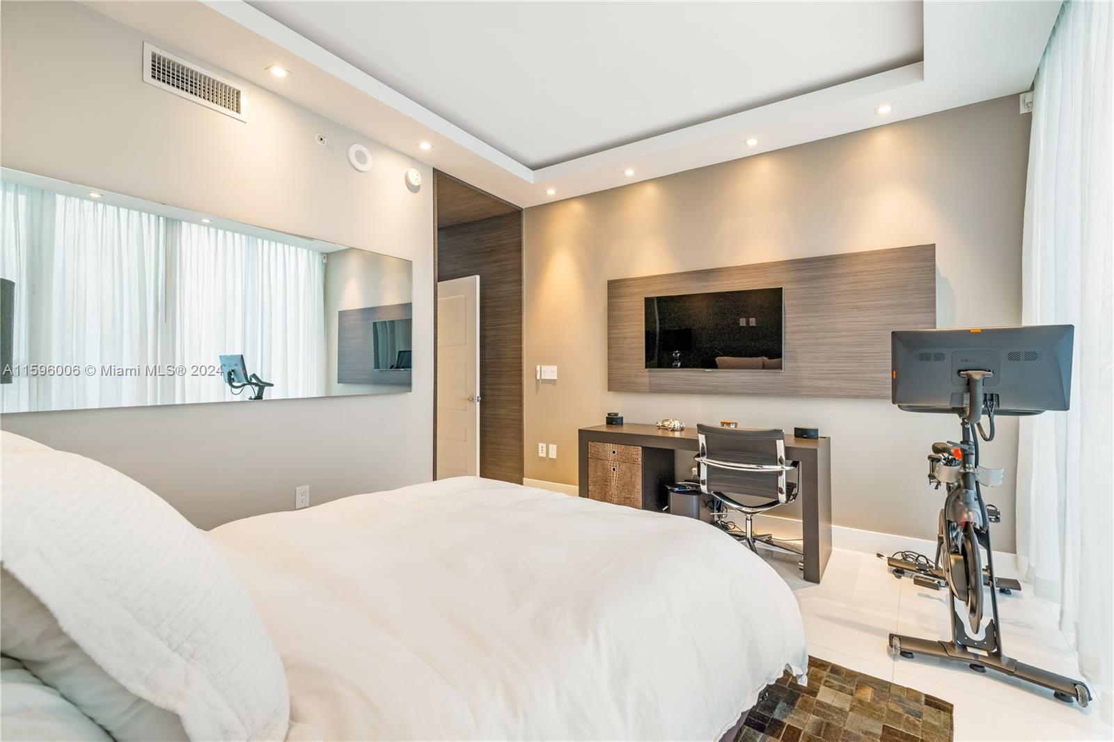 PARAMOUNT BAY CONDO - Residential