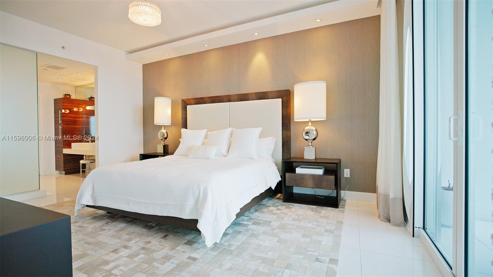 PARAMOUNT BAY CONDO - Residential