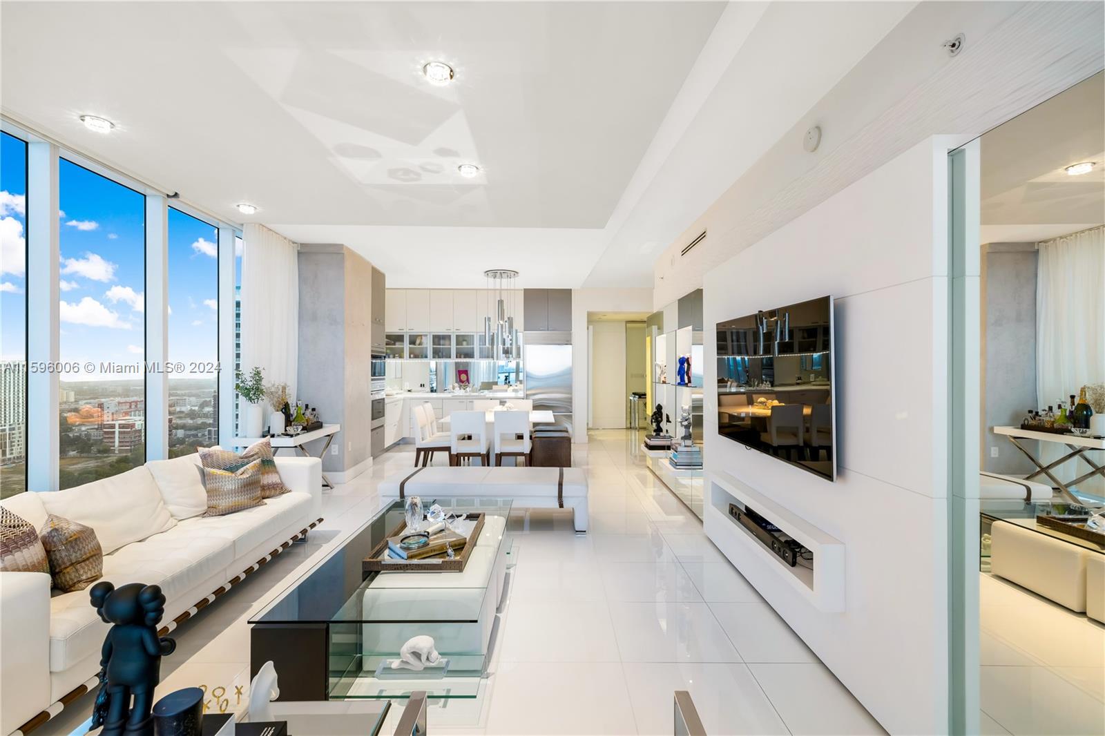 PARAMOUNT BAY CONDO - Residential