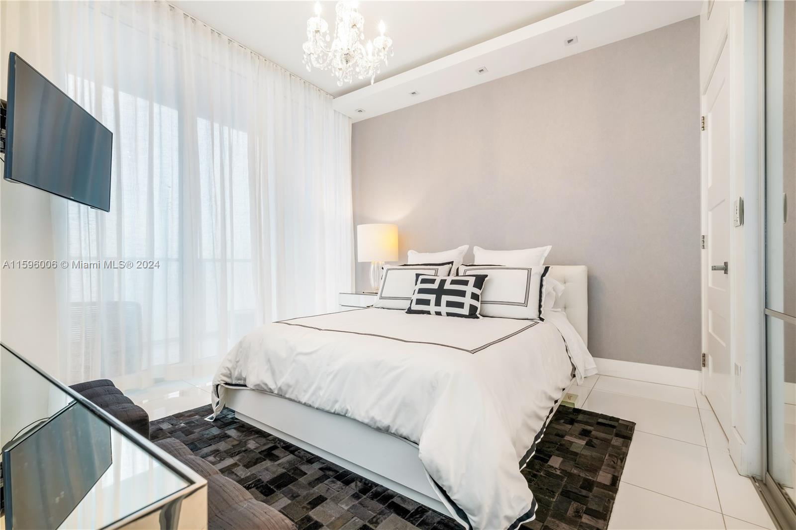 PARAMOUNT BAY CONDO - Residential