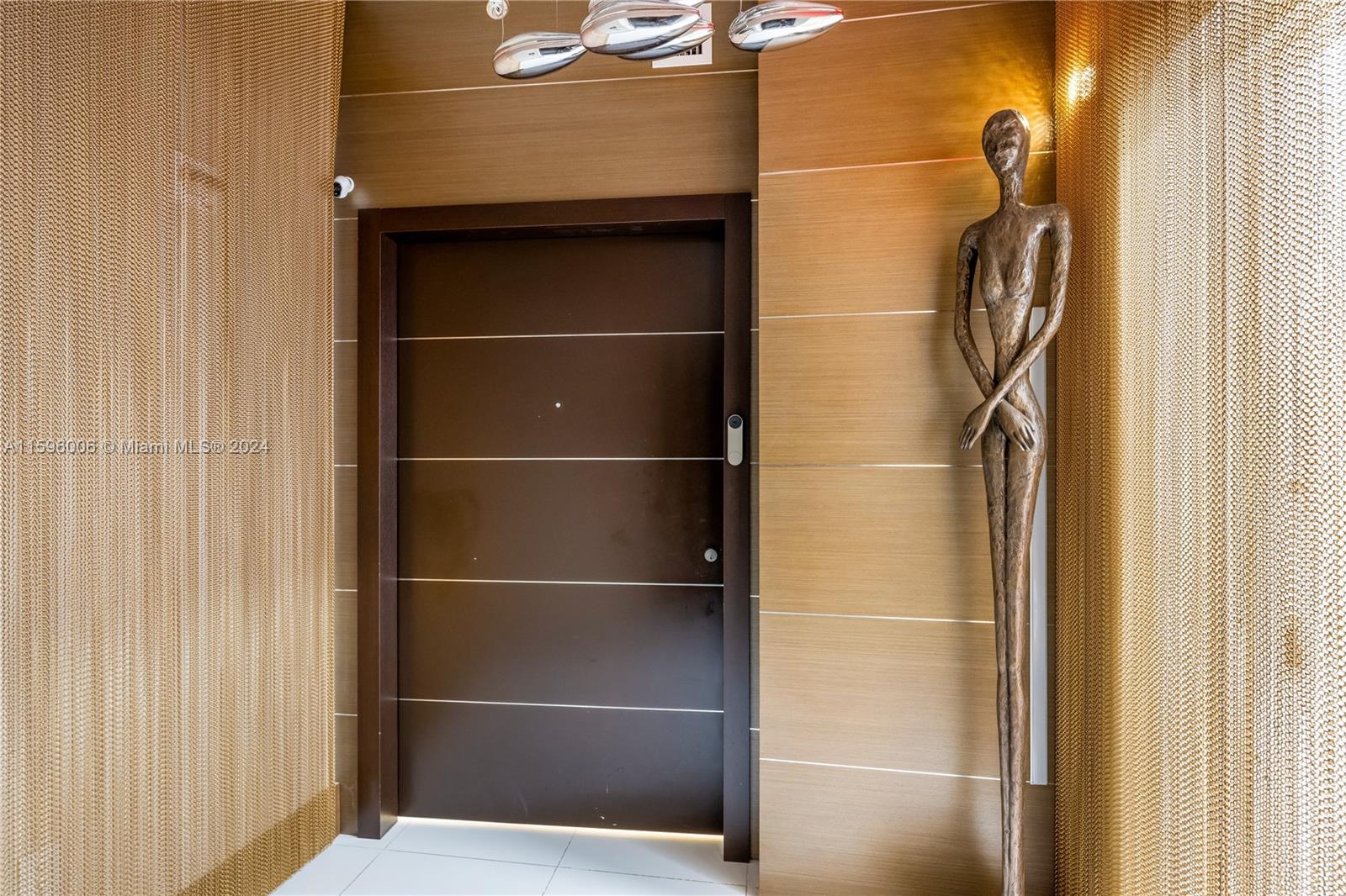 PARAMOUNT BAY CONDO - Residential